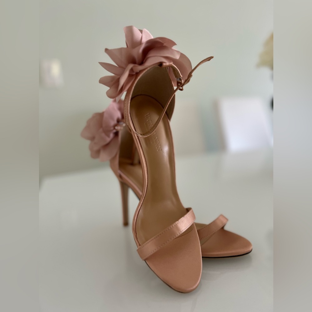 Heel sandals. New! So pretty